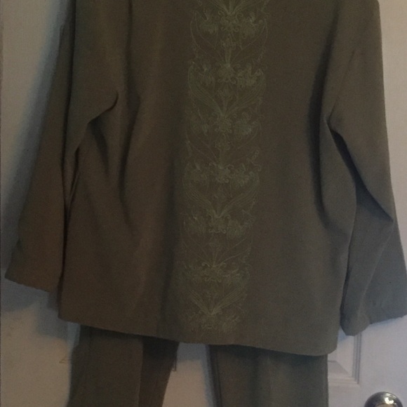 Olive Green or Tan 2 piece Suit Size M - Picture 2 of 16